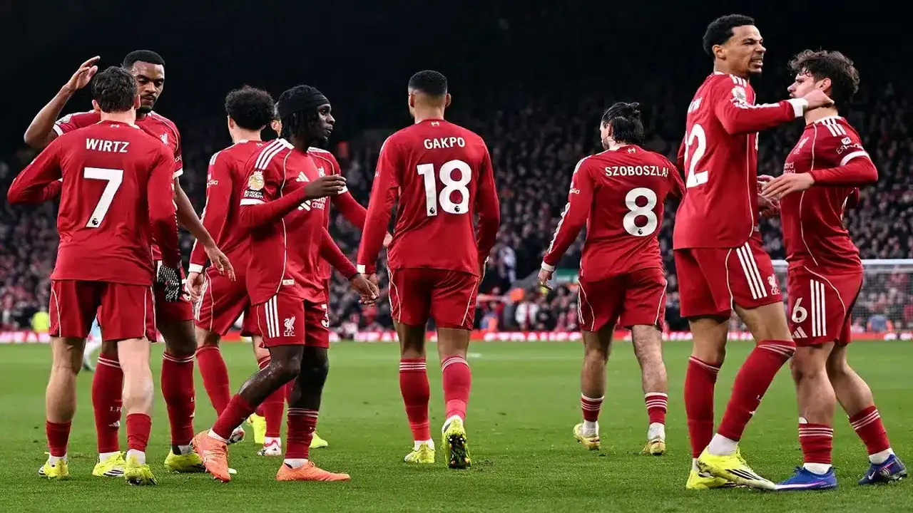ليفربول يترقب صراعاً ثلاثياً في الدوري الإنجليزي لضم موهبة نادي أياكس